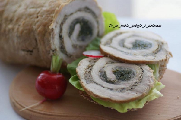 Schab faszerowany szpinakiem i pieczarkami