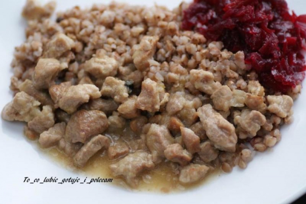 Gulasz wieprzowy z kaszą