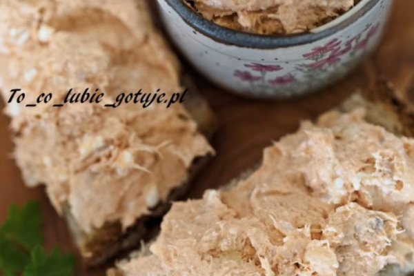 Pasta z makreli wędzonej i twarogu.