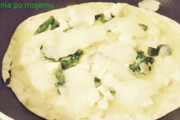 Quesadille z musem gruszkowym, gorgonzolą i szpinakiem. Do imprezowego menu