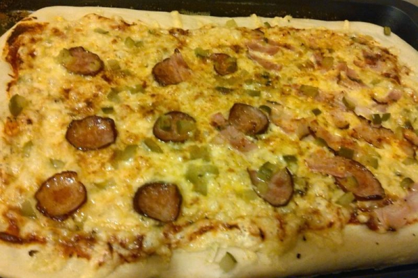 Święto pizzy w Kuchni po mojemu. Znowu;) Kurczak curry z ananasem i wiejska tym razem.