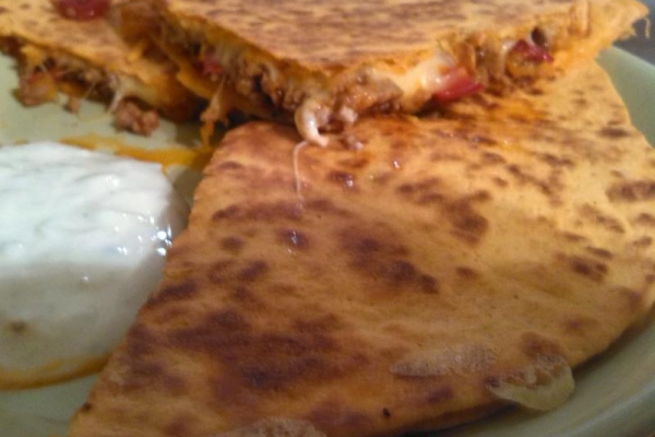 Quesadille pomidorowe z indykiem. Meksykańska kolacja - ciepła i po polsku.