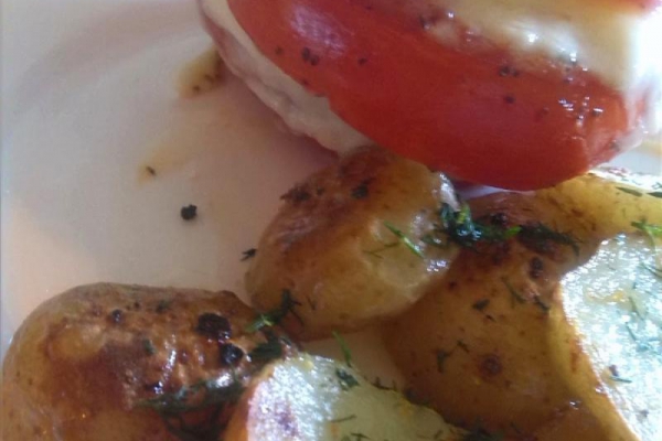 Piątkowy obiad lub kolacja a la Moran. Czerwono - biała uczta z pomidora i mozzarelli