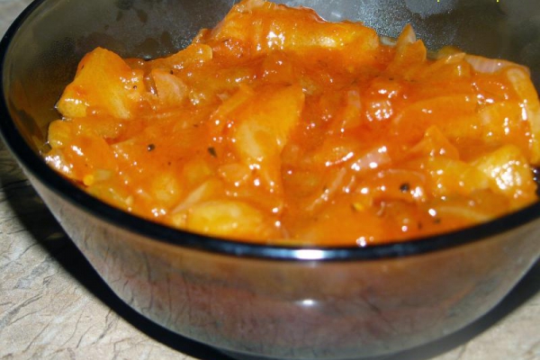 Słodko pikantna salsa. Lekki dodatek doskonały do ryb i mięs z grilla czy zwykłych chipsów