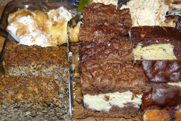 Mistrzowski sernik Mamy Hani. Czarno - biały deser po królewsku z kolorową przeszłością
