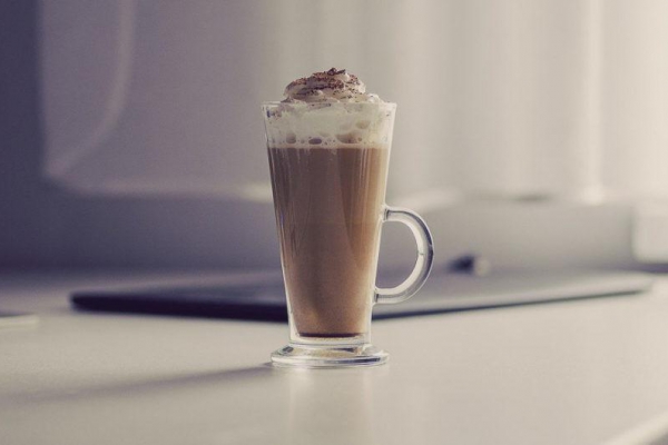 Pumpkin spice latte – kawa z syropem dyniowym