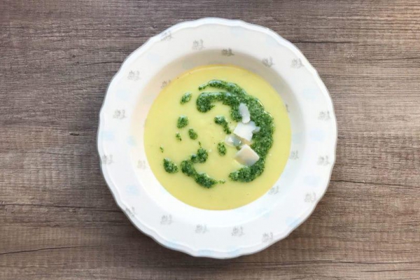 Ziemniaczana zupa krem z pietruszkowym pesto
