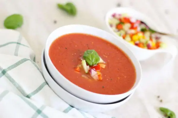 Czy w zupie pomidorowej konieczny jest wkład mięsny?