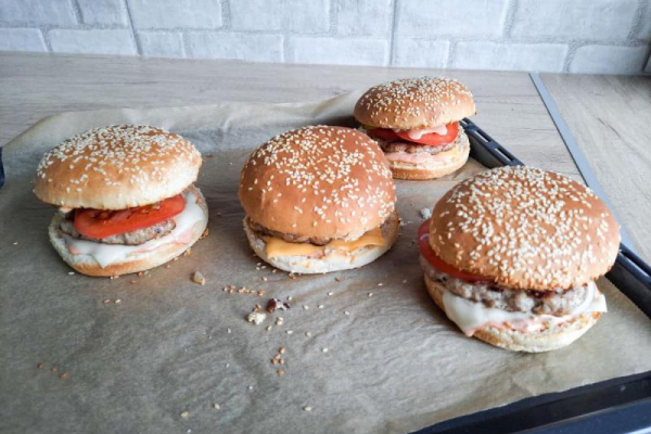Domowe burgery z soczystą wołowiną