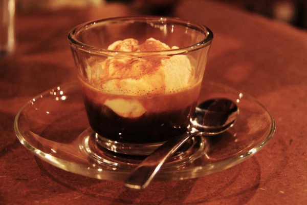 Affogato – między kawą a deserem