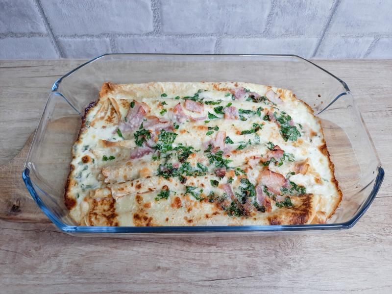 Zapiekane naleśniki a la carbonara – kremowe, sycące i idealne na pomysłowy obiad
