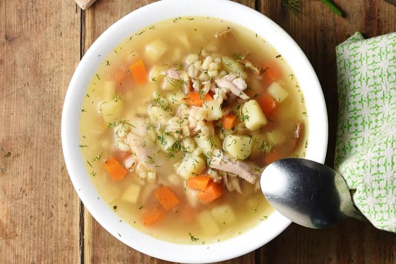 Delikatny krupnik na cielęcinie – przepis na lekką, domową zupę z tradycją i smakiem