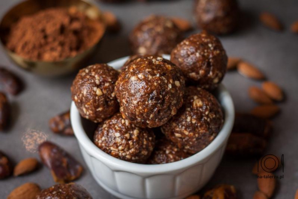 Kulki mocy, czyli energy balls z daktylami i migdałami