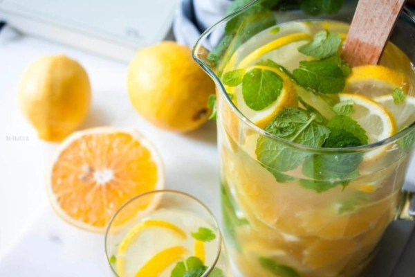 Lemoniada z pomarańczą, cytryną i miętą