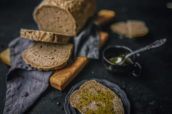 Rustykalny chleb bezglutenowy z oliwą truflową