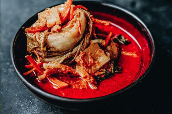Koreańskie kimchi z ananasem