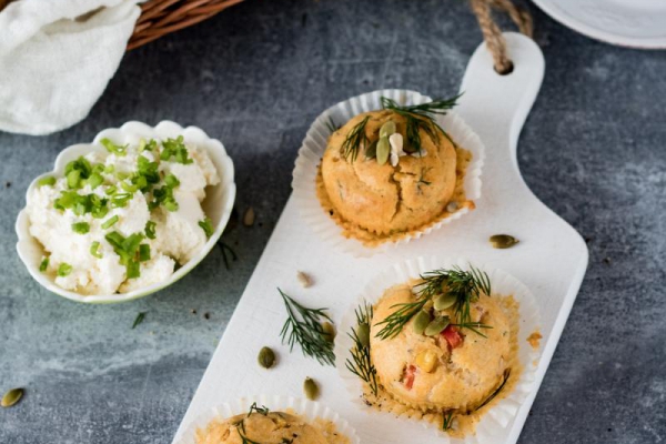 Wytrawne muffinki z szynką i warzywami