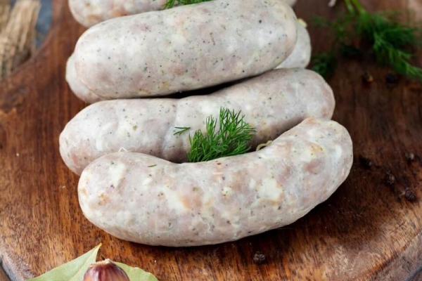 Domowa biała kiełbasa