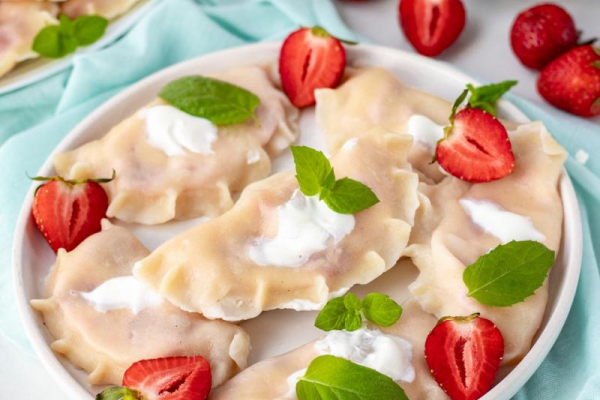 Pierogi z truskawkami i serem