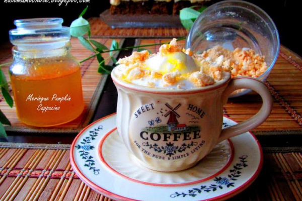 Meringue Pumpkin Cappuccino - Kawa z Bezami i Syropem Dyniowym