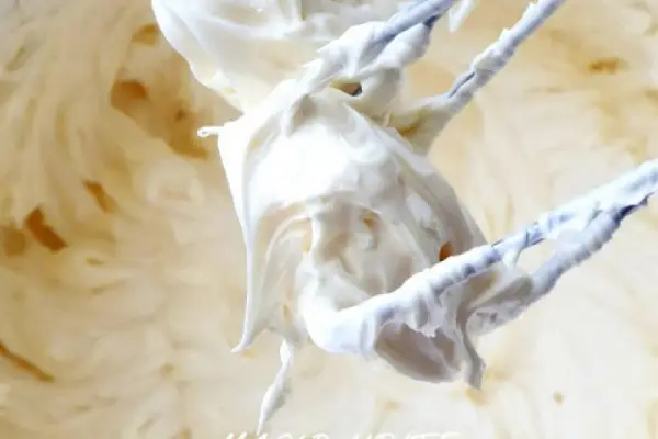 Krem Maślany z Mlekiem Skondensowanym (masa do tynkowania i dekorowania)
