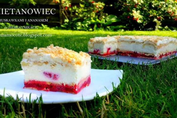 Śmietanowiec z Truskawkami i Ananasem