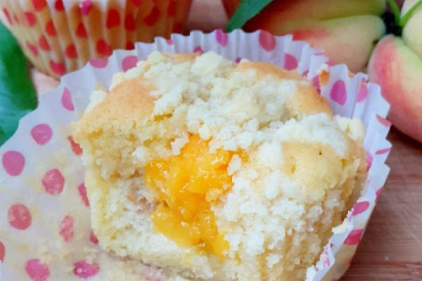 Muffinki z Brzoskwiniami i Kruszonką