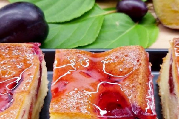 Ciasto ze Śliwkami i Budyniem