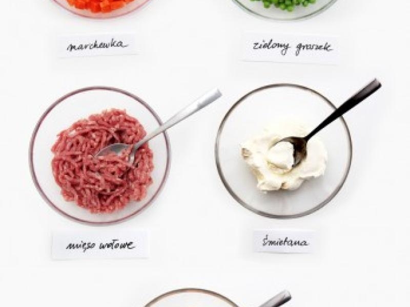 Gulasz z marchewką i groszkiem