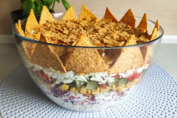 Sałatka nachos z kurczakiem