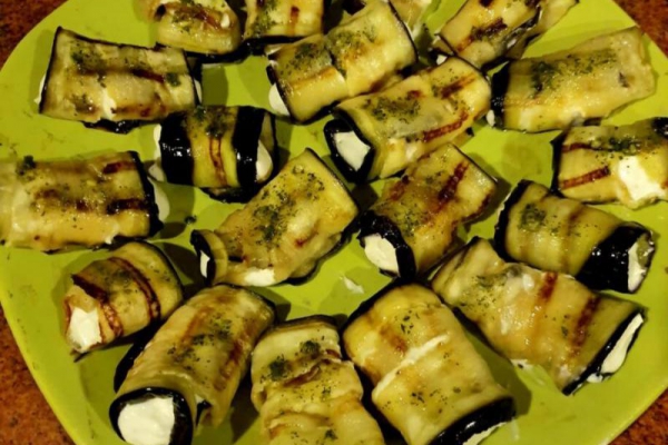 Grillowane bakłażany z serkiem śmietankowym