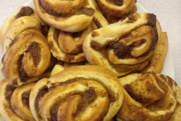 Ciasto drożdżowe z jabłkami i cynamonem
