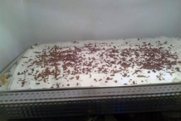 Ciasto z herbatnikami, masą krówkową i budyniową