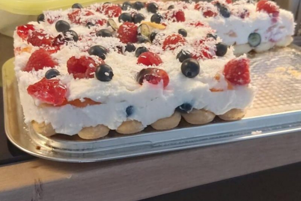 Sernik na zimno z owocami