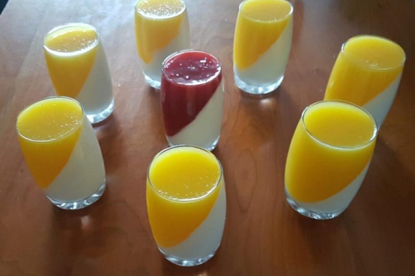 Deser panna cotta z mango