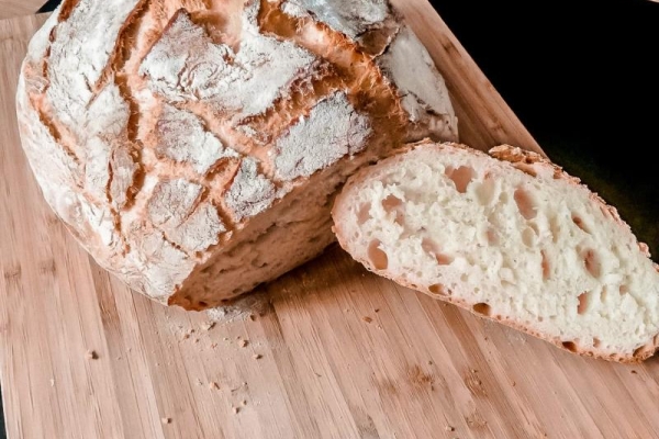 Chleb z naczynia żaroodpornego