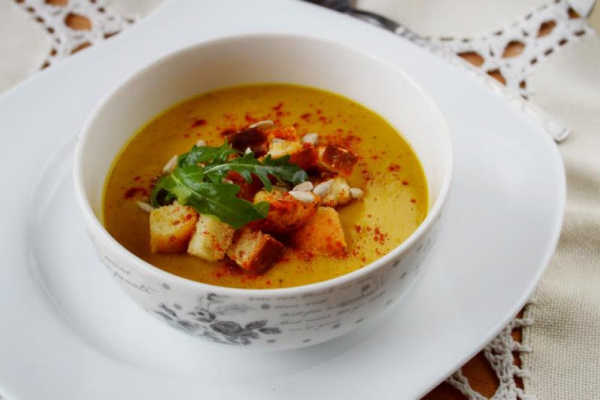 Zupa z pieczonej dyni