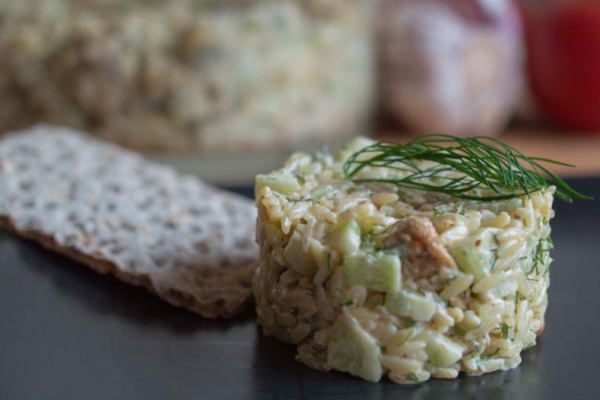 Sałatka makaronowa z grillowanym kurczakiem