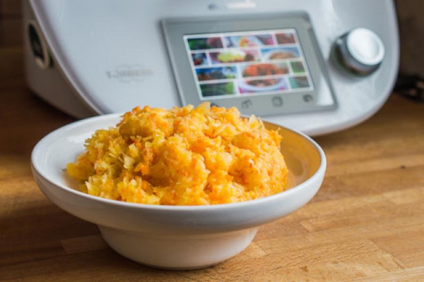 Surówka z kapusty kiszonej i jabłka - Thermomix
