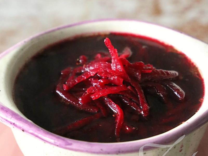 Czerwony Barszcz z Tartych Buraków