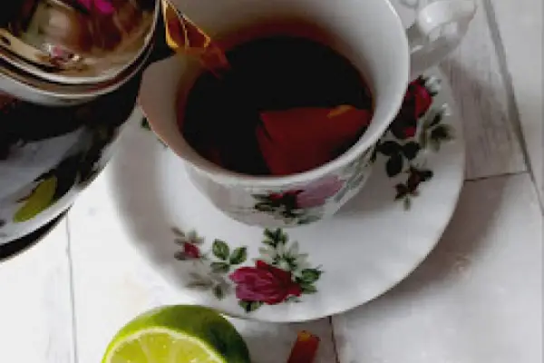 Herbata ma gorzko-słodki smak, jak samo życie.  James Burnett