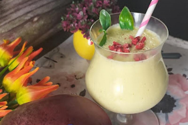 Mango lassi