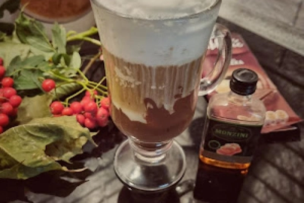 Czekoladowe cappuccino z syropem słony karmel