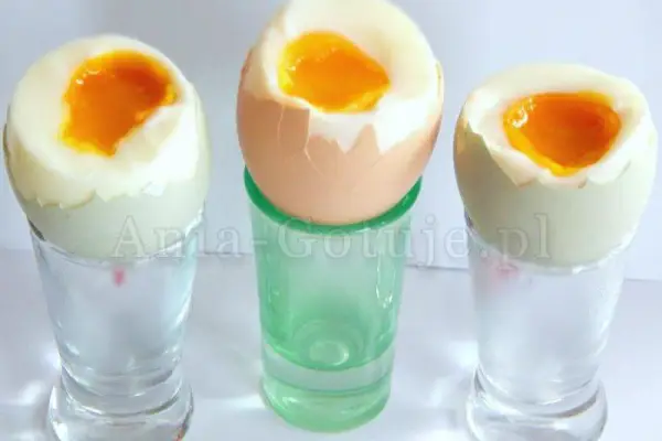 Ile gotować jajko na miękko?