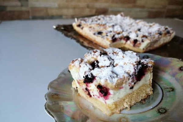 Ciasto owocowe z budyniową pianką