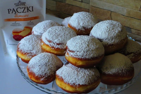 Pączki z dżemem wiśniowym