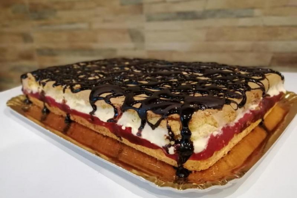 Ciasto Mus Truskawkowy