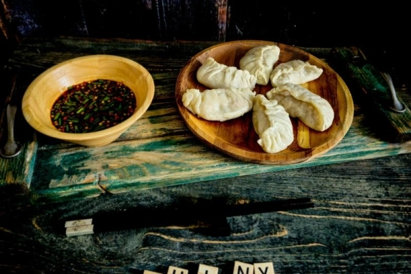Jiaozi chińskie pierożki z mięsem i kapustą