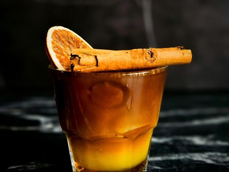 Cold brew z sokiem pomarańczowym – pomysł na orzeźwiający koktajl