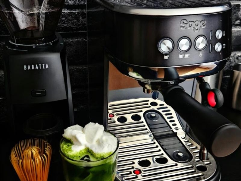 Matcha Ice Mango Latte z Sage Bambino Plus